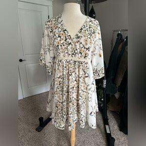 Umgee Floral V-Neck Babydoll dress in Cream and Olive size S runs large spring